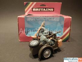 Солдатики 1/32 Britains Мотоцикл с экипажем Европейский фронт че 8
